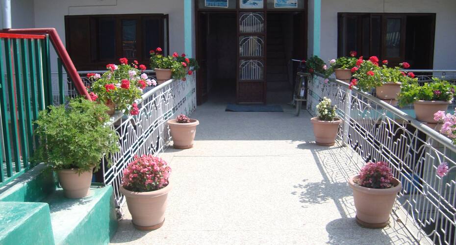 Wan Posh Guest House, Srinagar 5